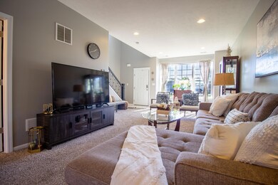 listing pic, living 3