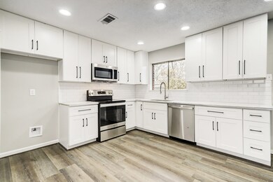 104 Mary Ann Dr, Friendswood, TX 77546 - photo 6