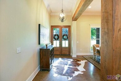 The Foyer/Dining area has a beautiful cypress post
