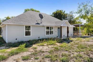 136 Tnt Ct, Springtown, TX 76082 - photo 4