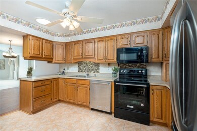 Nice neutral kitchen - updated backsplash, plenty