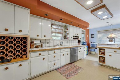 719 Catalpa Ave, Teaneck, NJ 07666 - photo 5