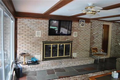 Gas log fireplace