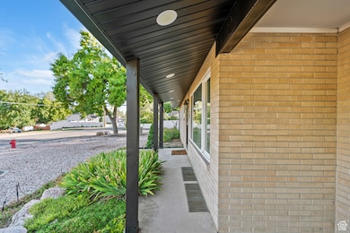 174 W Dawson St, Layton, UT 84041 - photo 2