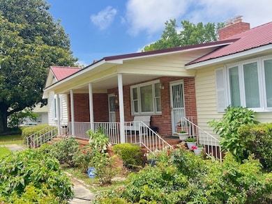 409 W Boyce St, Manning, SC 29102 - photo 5