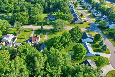 1226 Harding Dr, Flint, MI 48507 - photo 5