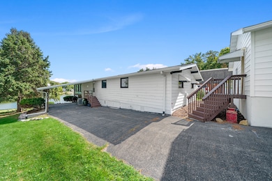 22 Holiday Dr, Somonauk, IL 60552 - photo 6