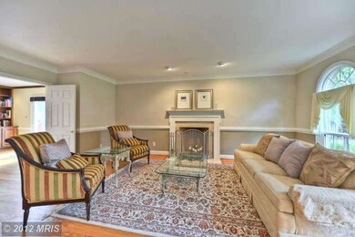 9435 Lakeside Dr, Vienna, VA 22182 - photo 3