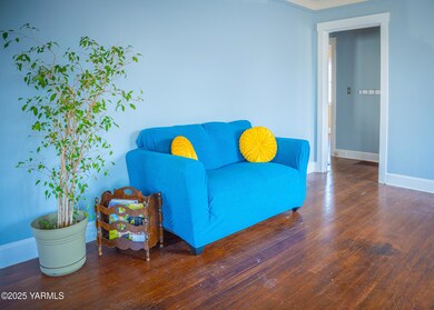 #3.5 Livingroom to hallway