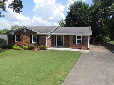 136 Goodloe Ave, Bloomfield, KY 40008 - photo 2
