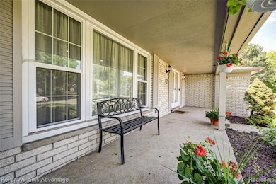 18467 Middlesex Ave, Lathrup Village, MI 48076 - photo 3