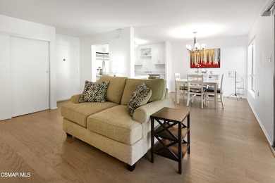 286 Oakleaf Dr unit 22, Thousand Oaks, CA 91360 - photo 6