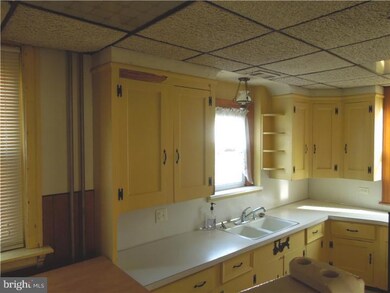 610 E Broad St, Souderton, PA 18964 - photo 4