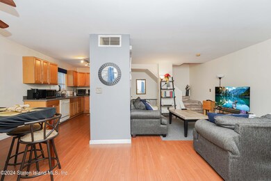 237 Loretto St, Staten Island, NY 10307 - photo 7