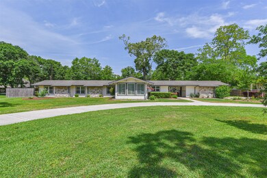 506 S Clear Creek Dr, Friendswood, TX 77546 - photo 2