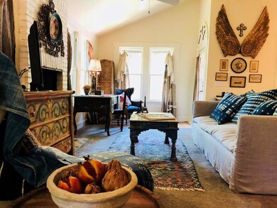 306 Cottonwood St, Fredericksburg, TX 78624 - photo 3