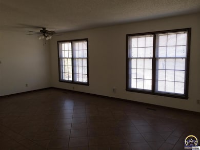 2506 SW Arrowhead Rd, Topeka, KS 66614 - photo 2