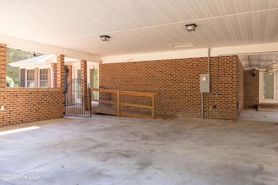 503 Henry St, Windsor, NC 27983 - photo 5