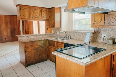 2809 El Camino St, Bay City, TX 77414 - photo 2