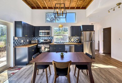 Rochette dining kitchen