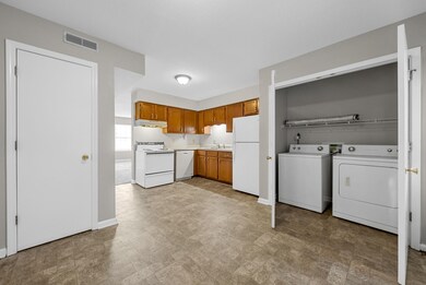 1871 Waters Edge Dr unit A, Clarksville, TN 37043 - photo 4