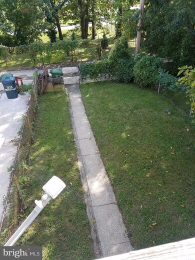 1211 Meridene Dr, Baltimore, MD 21239 - photo 4