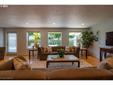 2890 Chuckanut St, Eugene, OR 97408 - photo 6