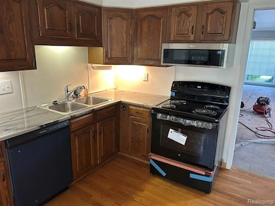 438 Lockmoor Ct unit 18, Grand Blanc, MI 48439 - photo 4