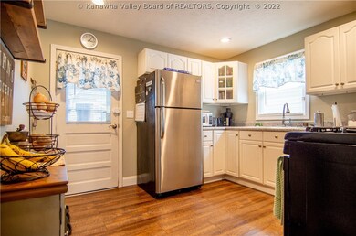 454 19th St, Dunbar, WV 25064 - photo 5