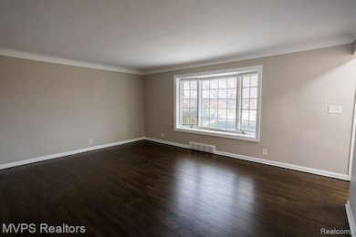 15255 Ego Ave, Eastpointe, MI 48021 - photo 3