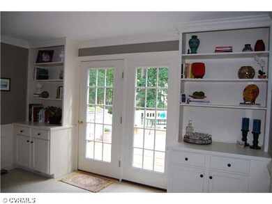 Den/Family/Great Room - Beautiful built in cabinet