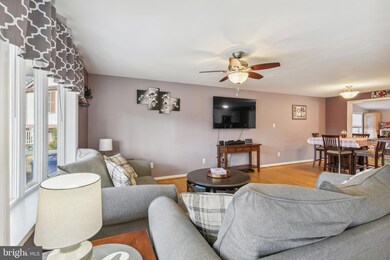 7 Honey Locust Ct, Essex, MD 21221 - photo 5