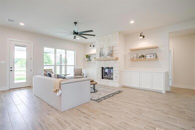 1073 Alex Dr, Springtown, TX 76082 - photo 6