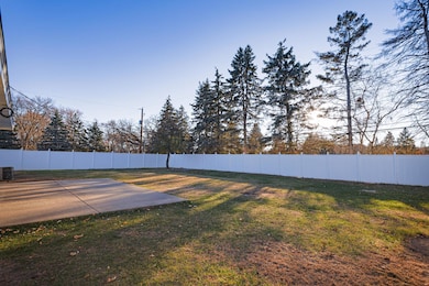 8556 Rich Ave S, Bloomington, MN 55437 - photo 2