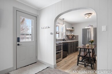 16-web-or-mls-892-college-ave