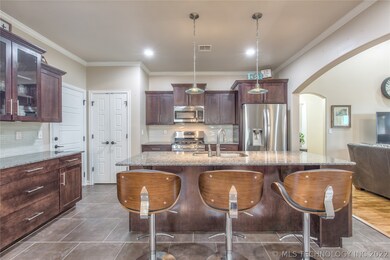 Great kitchen with lots of storage drawers, a larg