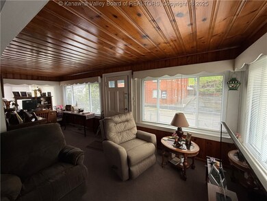 502 1st Ave, Logan, WV 25601 - photo 4