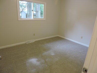 2806 Glenbriar St, Columbus, OH 43232 - photo 5