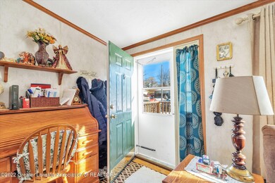 06-908-Maple-St-WindowStill-Real-Estate-