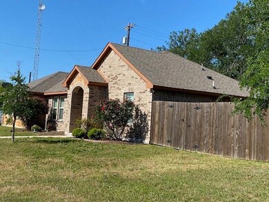 1102 Cherokee St, Weatherford, TX 76086 - photo 3
