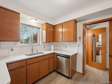 26723 Menge Ct, Warren, MI 48091 - photo 7