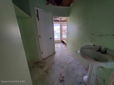 Hall bath with pool access