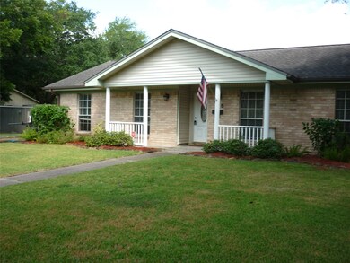 705 Briargrove Dr, Alvin, TX 77511 - photo 2