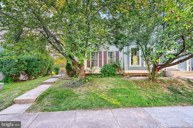 18425 Honeylocust Cir, Gaithersburg, MD 20879 - photo 2