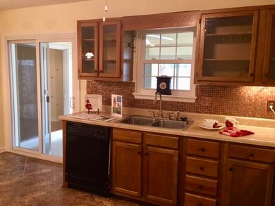 Eating Area with Access to Screen Porch