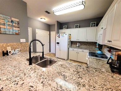 27100 Meadowmore Ct unit 302, Whitney, TX 76692 - photo 6