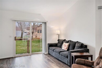 9413 Blue Spruce Ct unit 54, Davison, MI 48423 - photo 4