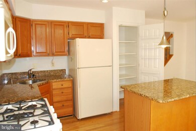 10616 Alison Dr, Burke, VA 22015 - photo 7