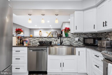 202 Berkley Ct, Camden, NJ 08103 - photo 6