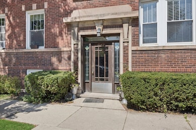 642 Van Buren St unit 2, Oak Park, IL 60304 - photo 2